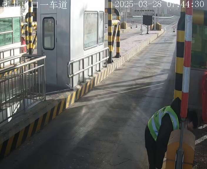 顿井出口一车道 (服务器)_001_2025-03-28-07-44-30.jpg