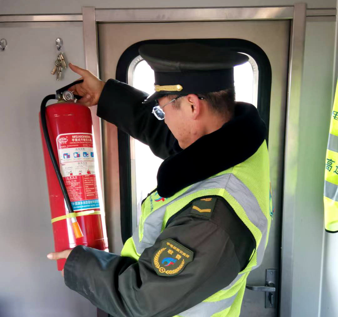 检查消防器材.jpg