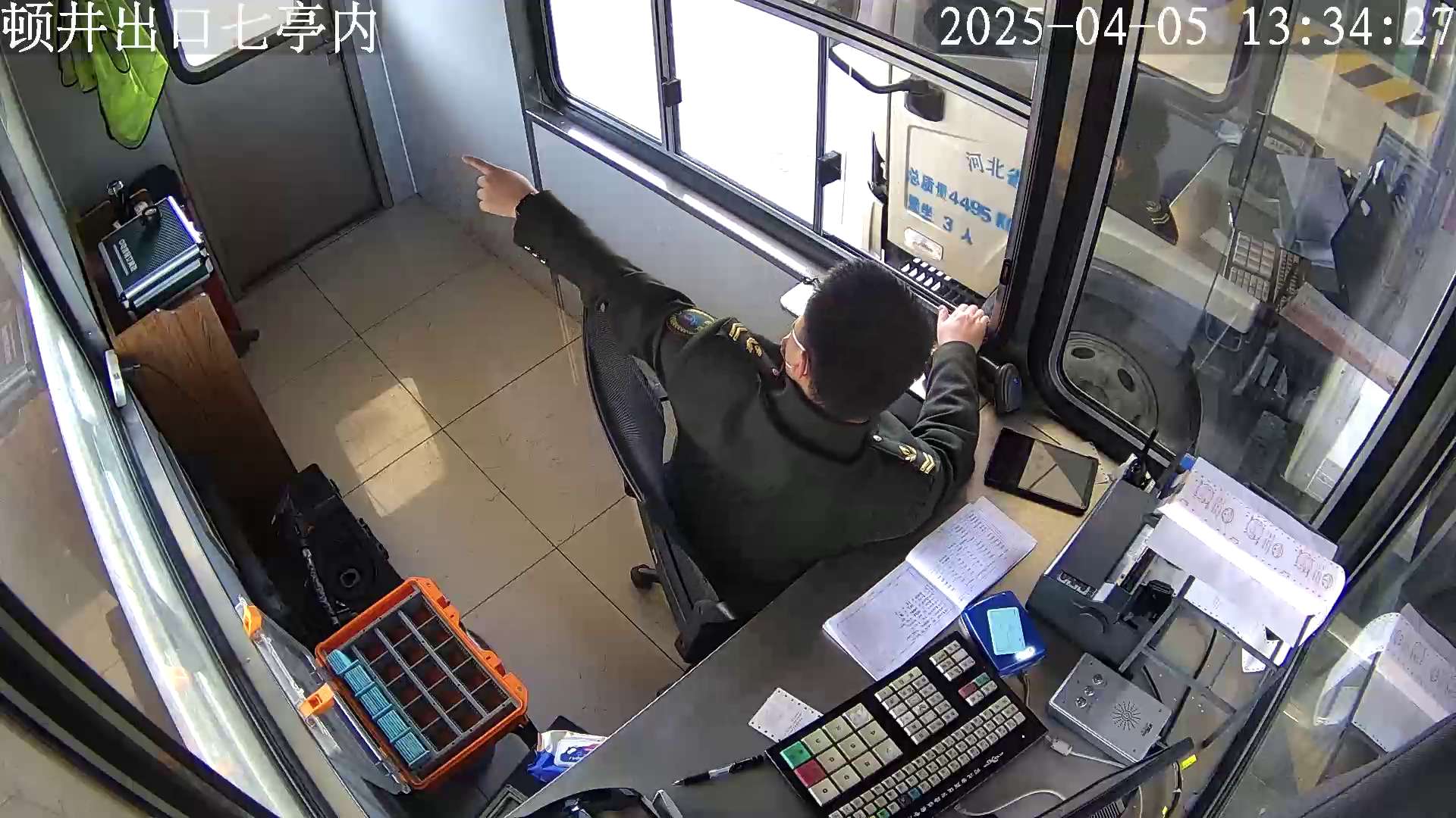 顿井出口七亭内 (服务器)_001_2025-04-05-13-34-27.jpg